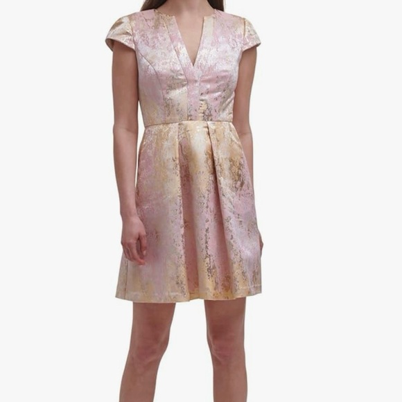 Vince Camuto Women's Jacquard Cap Sleeve Fit and Flare Pink and Gold Size 6 - Picture 3 of 15